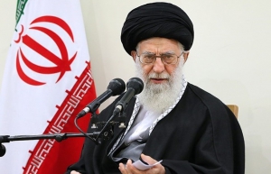 امام خامنه‌ای در دیدار پاسداران: سپاه در خط مقدم مواجهه با دشمن است/ گربه‌رقصانی آمریکا به جایی نخواهد رسید